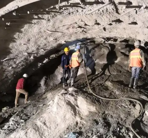 茶陵隧道拱顶带模注浆料，微膨胀注浆料的特点及施工工艺